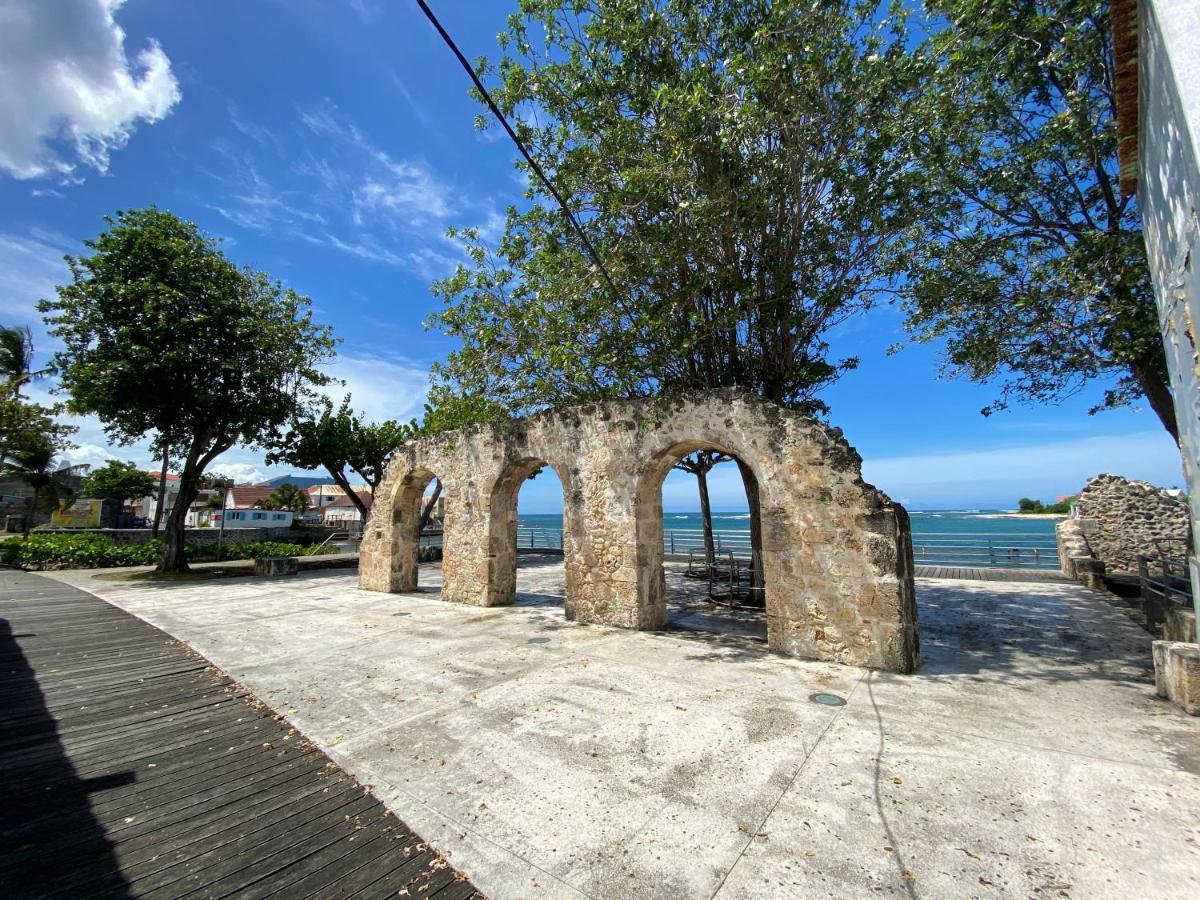 Villa Phare Caraibes Guadeloupe - Rooftop Jacuzzi & Ocean View لو مول المظهر الخارجي الصورة