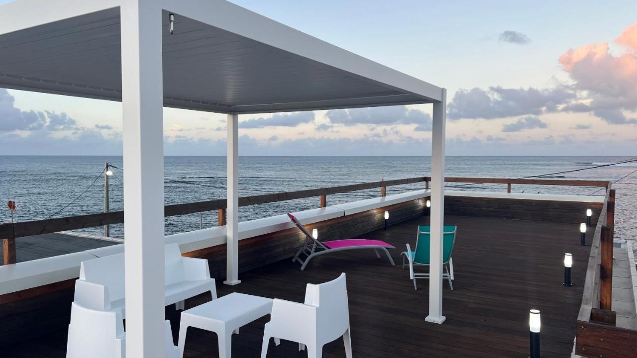 Villa Phare Caraibes Guadeloupe - Rooftop Jacuzzi & Ocean View لو مول المظهر الخارجي الصورة